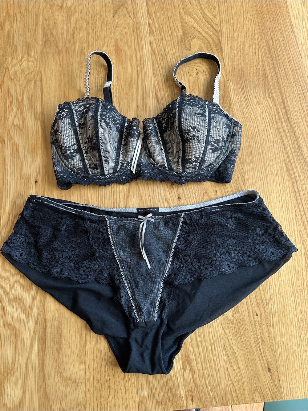 Women's Black Lace Underwire Bra & Lace Brief Set